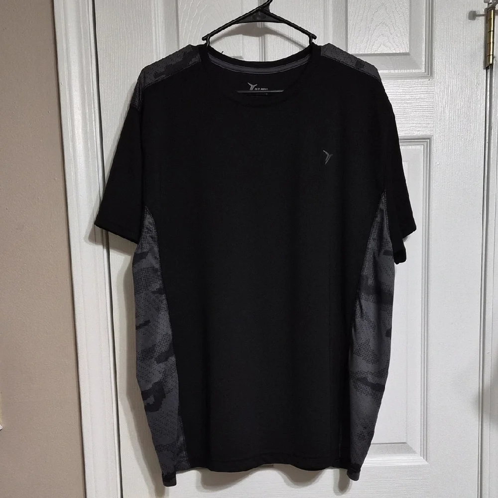 Old Navy Black and Gray Men's Tee